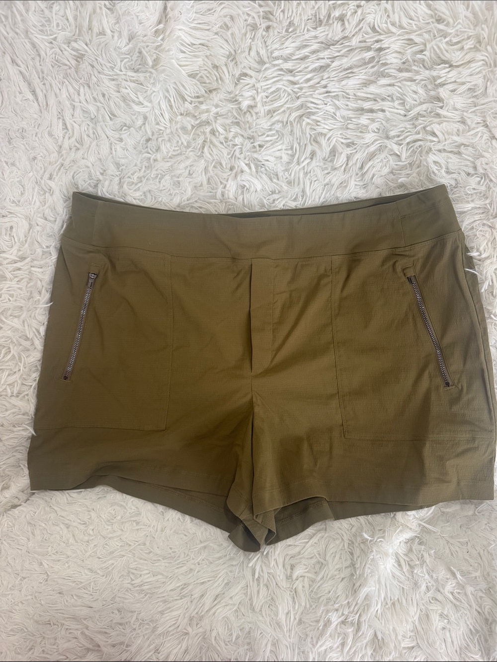 Athleta Olive Utility Zip-Pocket Shorts